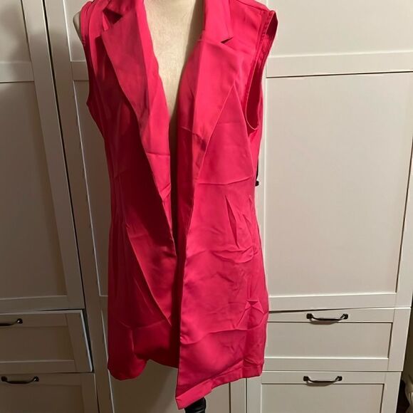 Women vest. Pink like new. - Picture 1 of 3